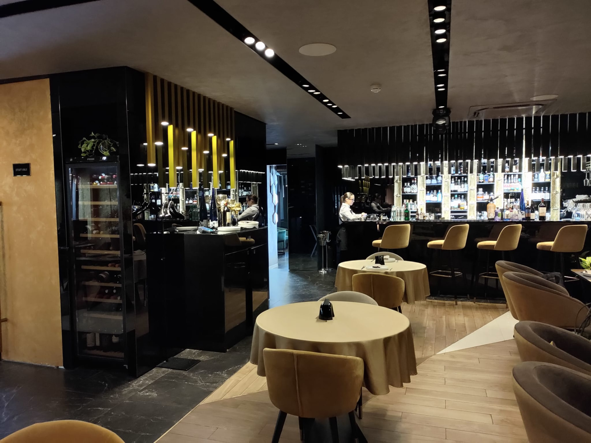 Art Deco Café — image 4