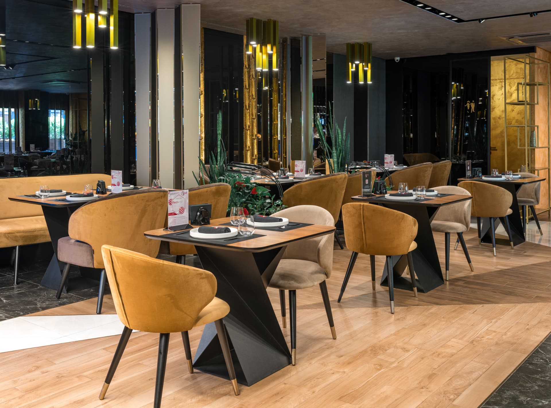 Art Deco Café — image 2