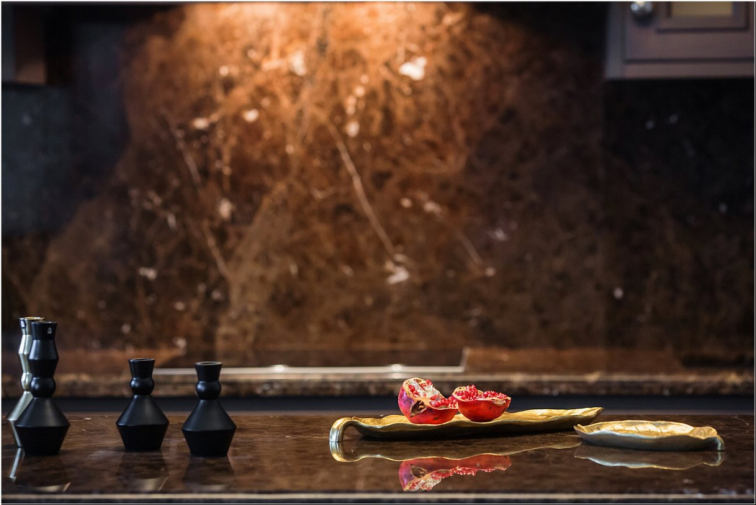 Monochrome City Apartment — image 7