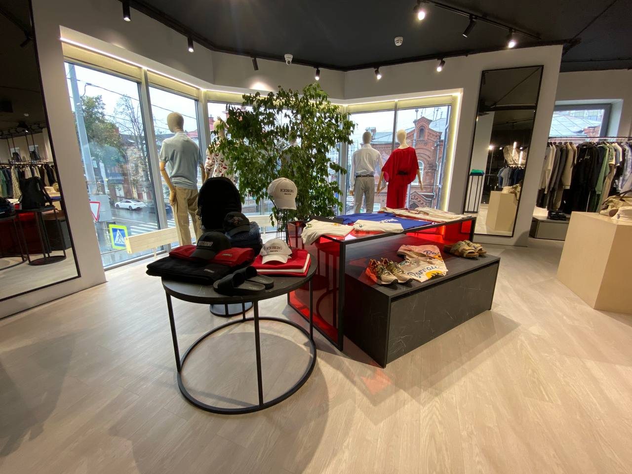 A-Style Fashion Boutique — image 9