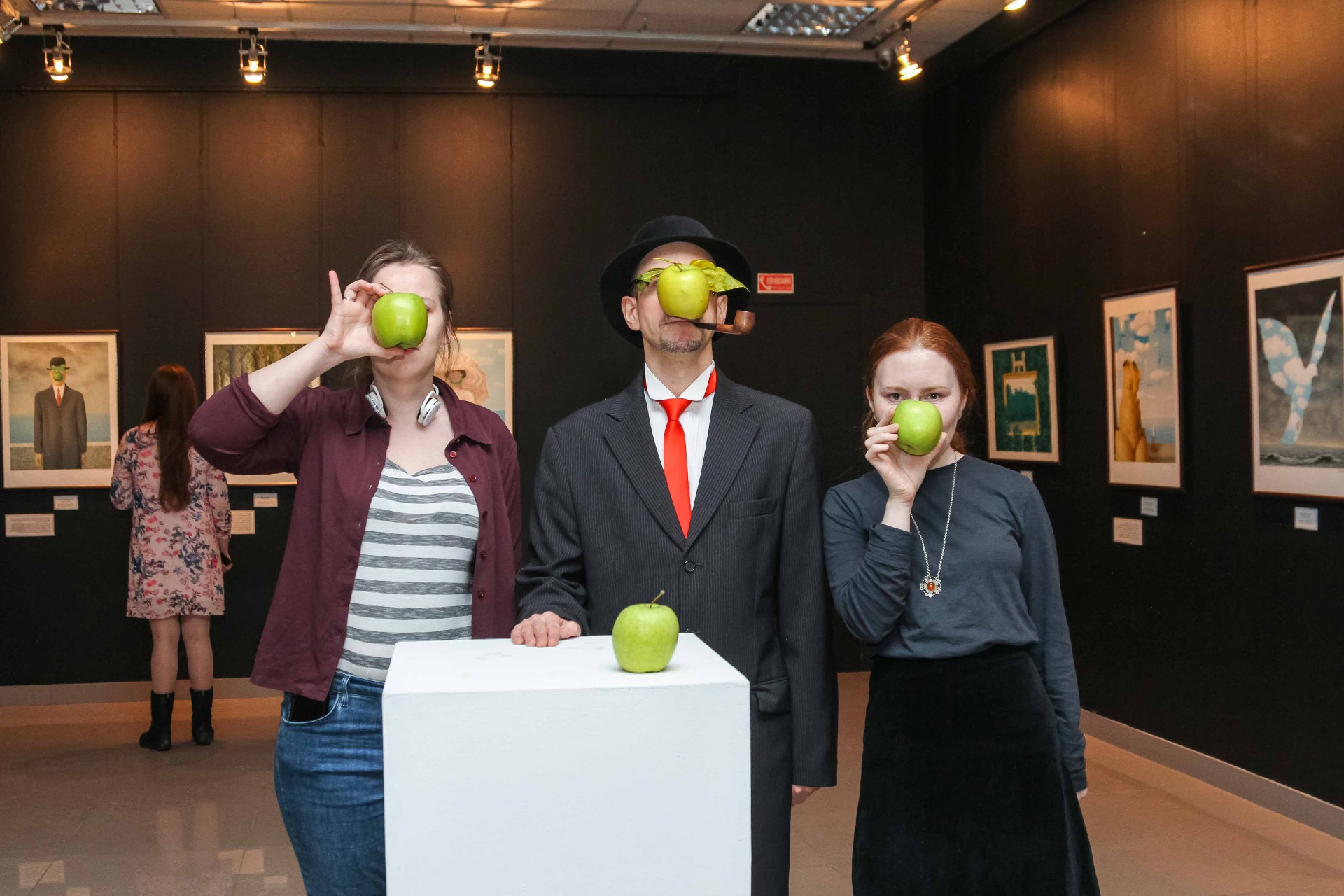 René Magritte Exhibition — image 6
